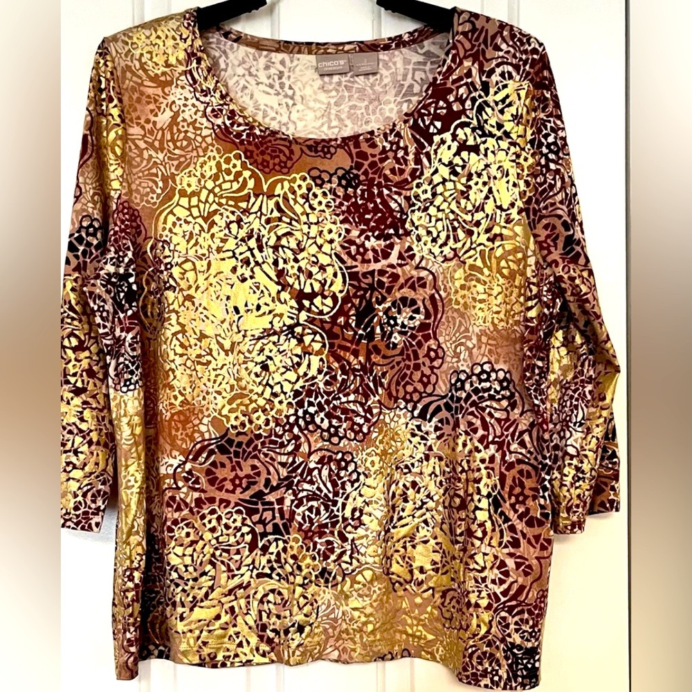 🌼 Chicos Womens Size 2 L Maroon Metallic Gold Abstract Print 3/4 Sleeve Top